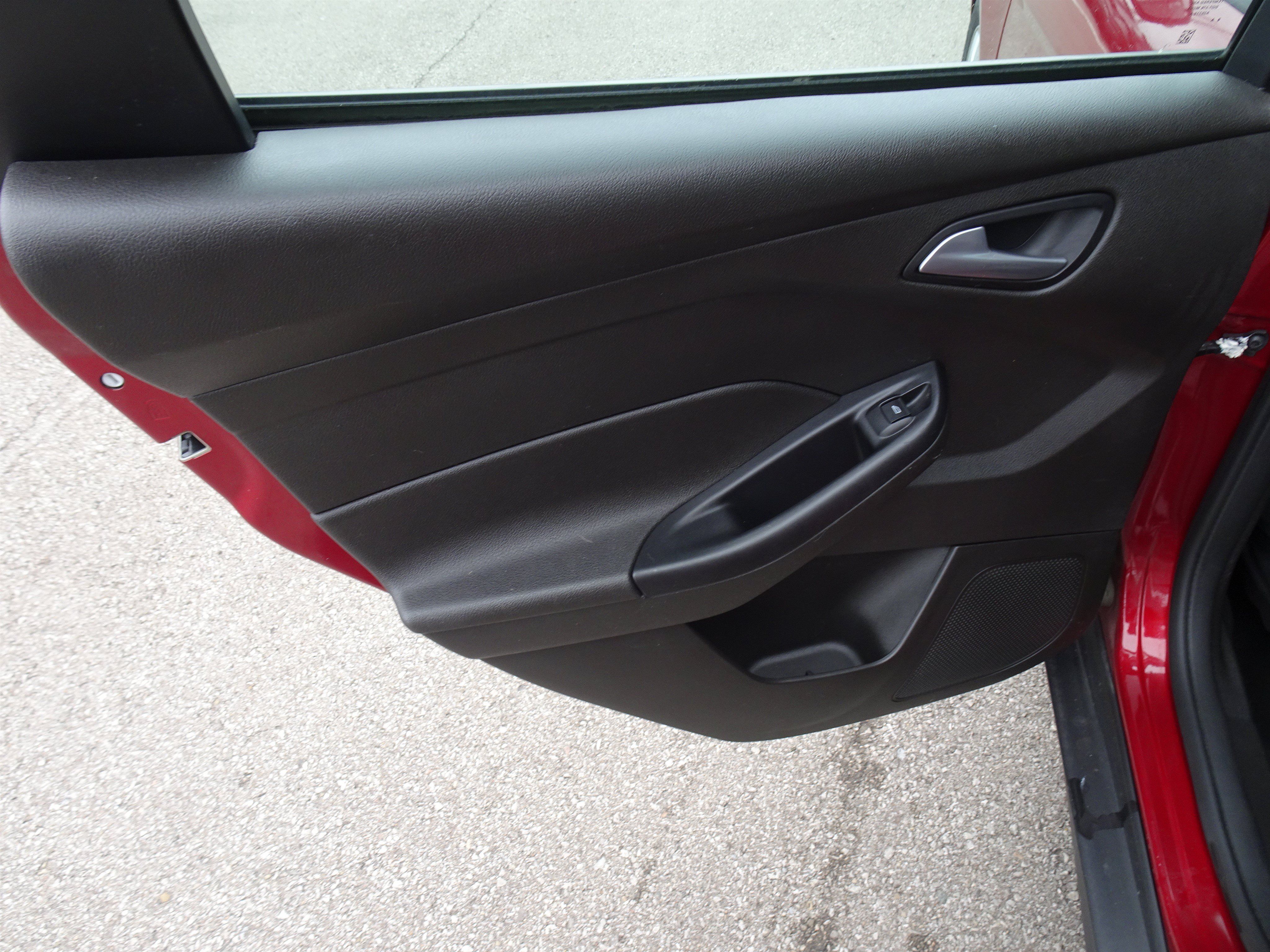 Used 2016 Ford Focus SE FWD image 14