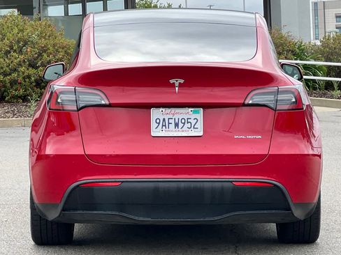 Used 2022 Tesla Model Y Long Range AWD/4WD image 8