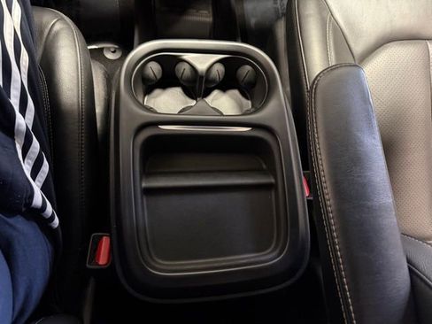 Used 2020 Chrysler Pacifica Touring-L AWD/4WD image 36