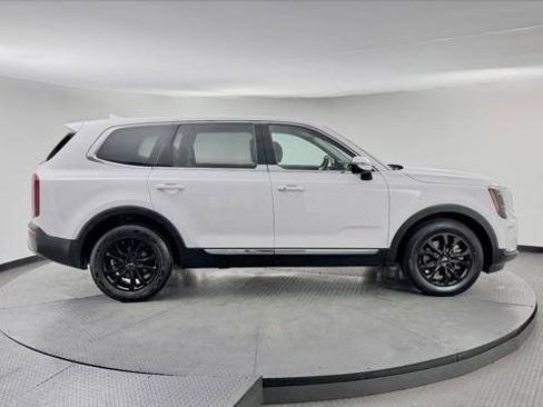 Used 2021 Kia Telluride LX FWD image 9