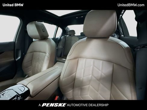 Used 2025 BMW i5 xDrive40 w/ Executive Package image 4