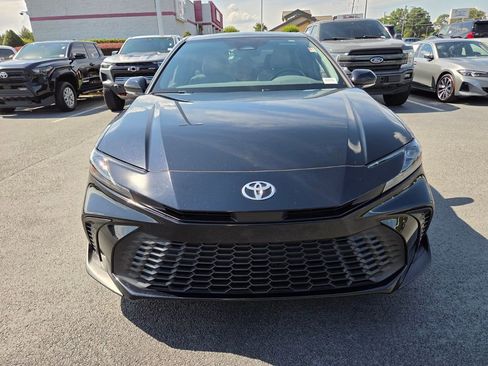 Used 2025 Toyota Camry SE FWD image 2