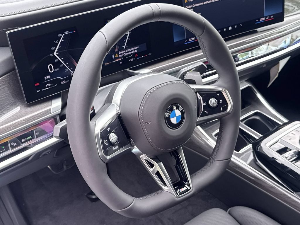Used 2026 BMW 760i xDrive w/ Premium Package AWD/4WD image 11