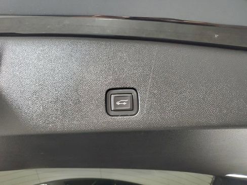 Used 2023 Cadillac XT6 Premium Luxury w/ Technology Package image 9