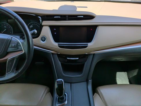 Used 2019 Cadillac XT5 Platinum image 32