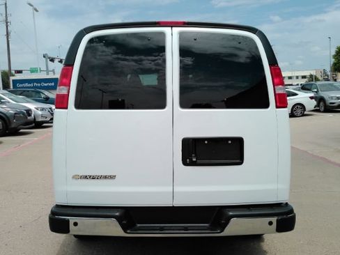 Used 2025 Chevrolet Express 3500 LT w/ LT Preferred Equipment Group RWD image 11