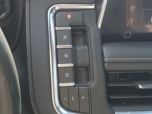 Used 2023 GMC Yukon SLT w/ SLT Premium Package image 33