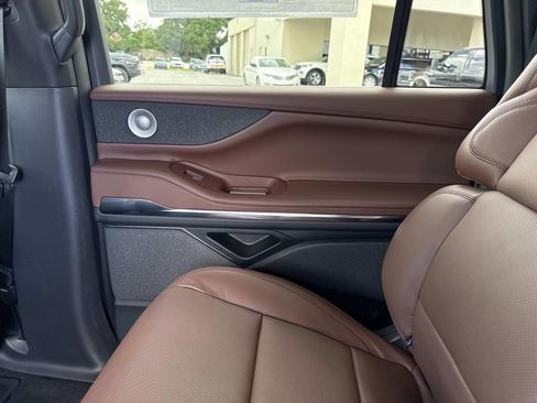 New 2026 Lincoln Navigator L Reserve AWD/4WD image 16