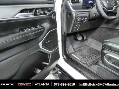 Used 2024 Jeep Wagoneer L Series II w/ Convenience Group I AWD/4WD image 8