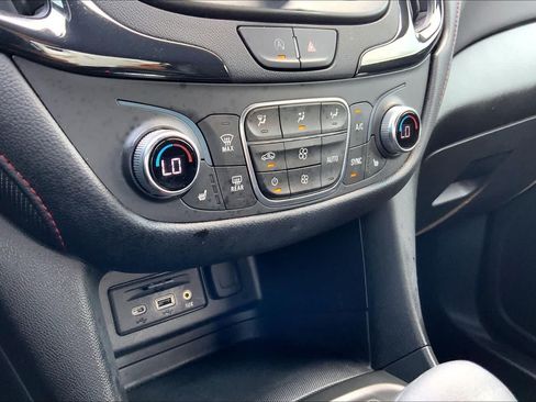 Certified 2022 Chevrolet Equinox RS w/ Infotainment Package FWD image 36