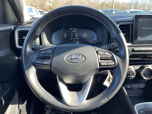 Used 2023 Hyundai Venue SEL image 10