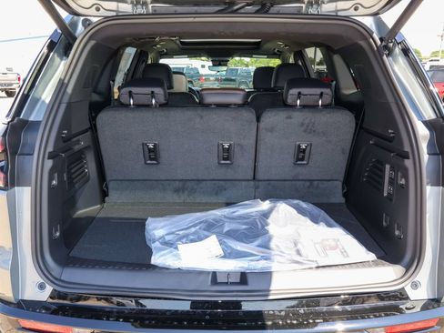 New 2027 GMC Acadia Denali Ultimate w/ LPO, Floor Liner Package AWD/4WD image 5