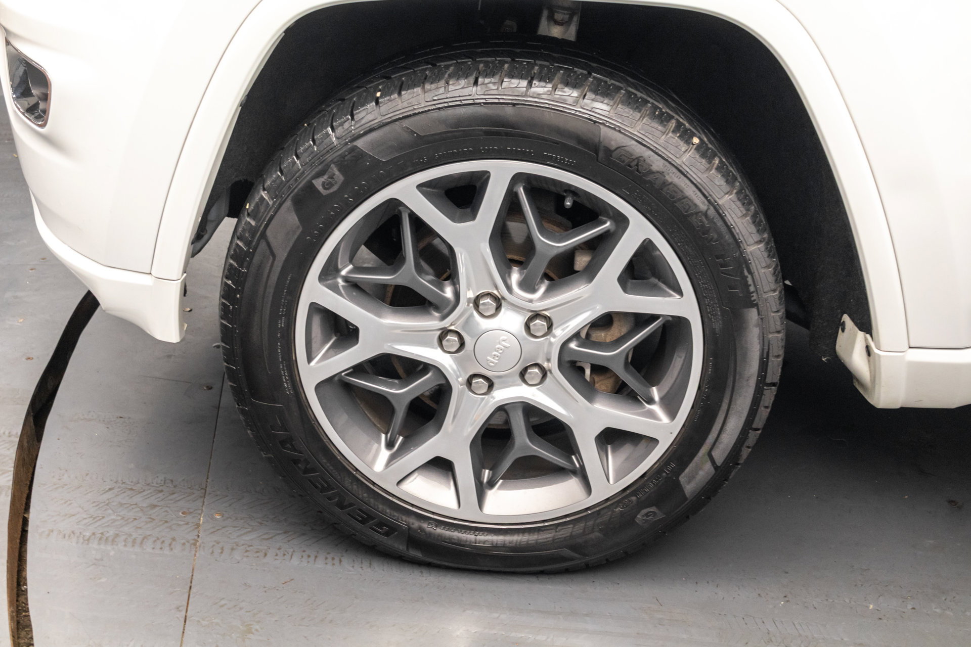 Used 2019 Jeep Grand Cherokee Overland AWD/4WD image 40