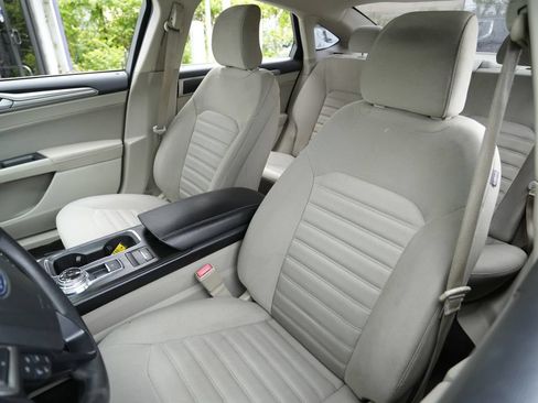 Used 2018 Ford Fusion SE FWD image 21