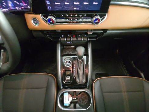 Used 2025 GMC Canyon AT4 w/ Nightfall Edition image 11