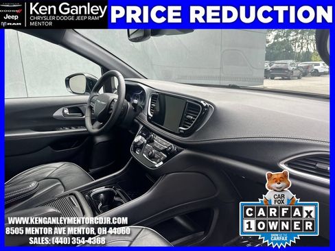 Used 2025 Chrysler Pacifica Limited FWD image 27