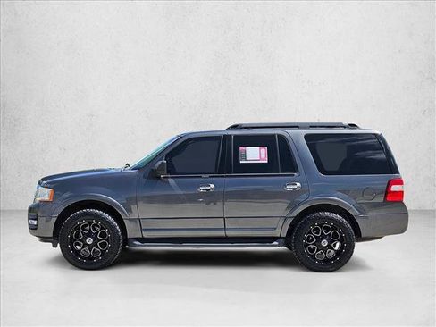 Used 2017 Ford Expedition XLT w/ Equipment Group 202A RWD image 9