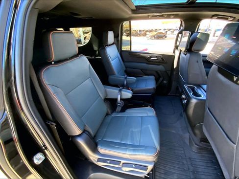 Used 2025 GMC Yukon XL AT4 w/ AT4 Premium Plus Package image 20