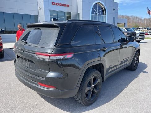 Used 2023 Jeep Grand Cherokee Altitude image 3