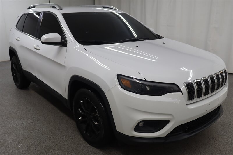 Used 2019 Jeep Cherokee Latitude w/ Popular Appearance Group FWD image 1