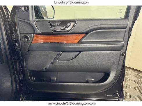 Used 2022 Lincoln Navigator 4WD image 15