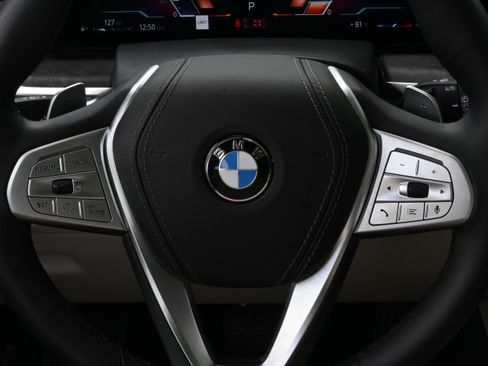 Certified 2025 BMW X7 xDrive40i w/ Executive Package image 32