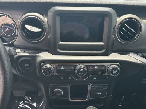 Used 2022 Jeep Wrangler Sport AWD/4WD image 15