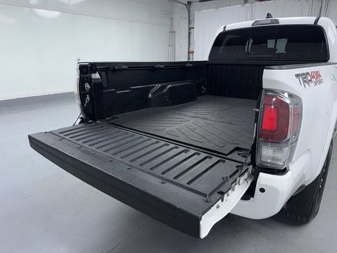 Certified 2022 Toyota Tacoma TRD Sport w/ Technology Package AWD/4WD image 17