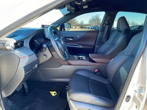 Used 2024 Toyota Venza Limited AWD/4WD image 21