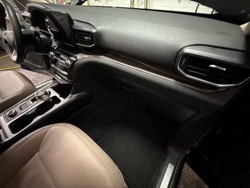 Used 2023 Ford Explorer Limited AWD/4WD image 20