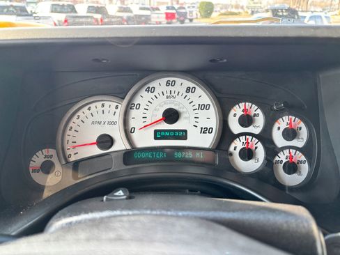 Used 2003 HUMMER H2 w/ Preferred Equipment Group image 30