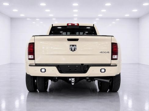 Used 2018 RAM 3500 Laramie w/ Max Tow Package AWD/4WD image 4