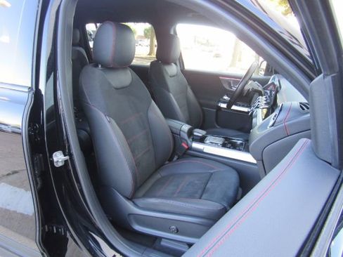 Used 2023 Mercedes-Benz EQB 300 4MATIC image 23