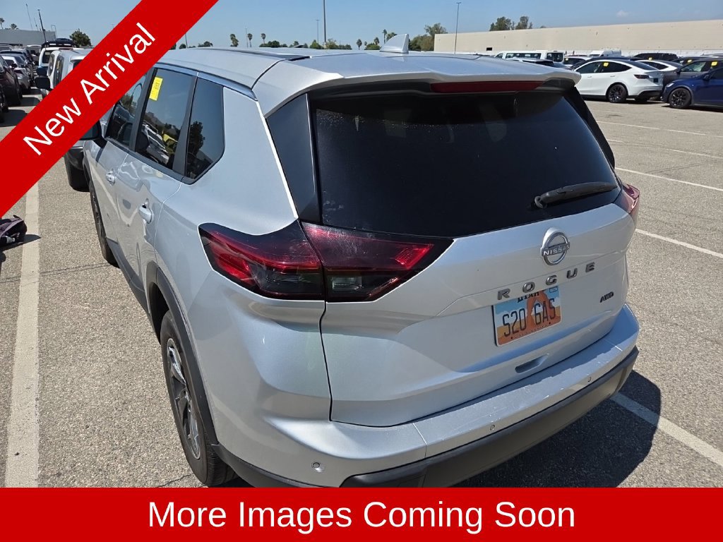 Used 2025 Nissan Rogue SV AWD/4WD image 5