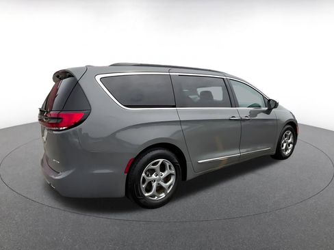 Used 2022 Chrysler Pacifica Limited FWD image 15