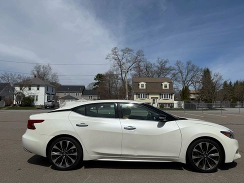 Used 2016 Nissan Maxima SR image 11