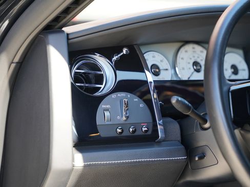 Used 2018 Rolls-Royce Ghost RWD image 46
