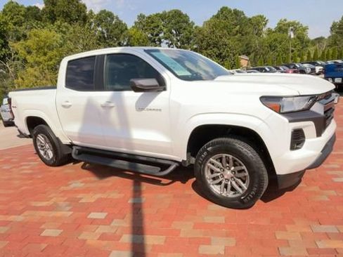 Used 2023 Chevrolet Colorado LT w/ LT Convenience Package II AWD/4WD image 3