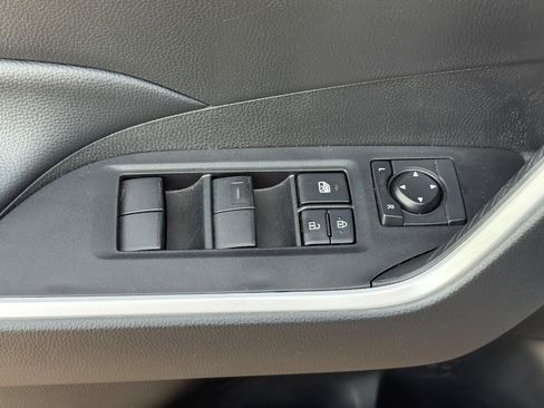 Certified 2025 Toyota RAV4 LE AWD/4WD image 19