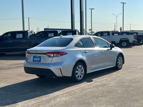 Used 2025 Toyota Corolla LE FWD image 6