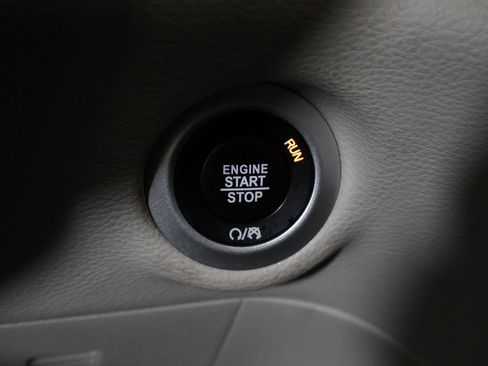 Used 2023 Chrysler Pacifica Limited image 48