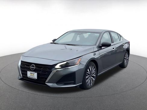 Used 2025 Nissan Altima 2.5 SV image 7