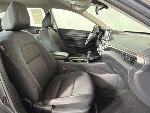 Used 2024 Nissan Altima 2.5 SV FWD image 21