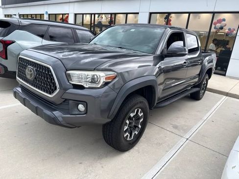 Used 2018 Toyota Tacoma TRD Off-Road AWD/4WD image 1