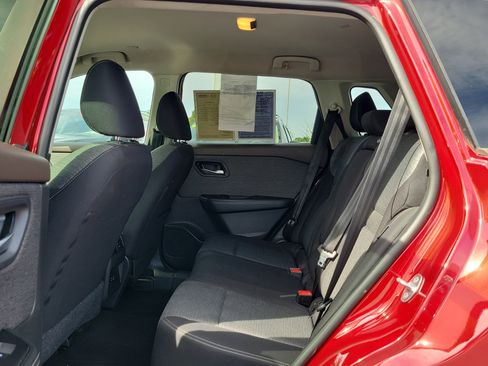 Used 2023 Nissan Rogue SV FWD image 11