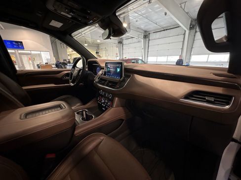 Used 2023 Chevrolet Suburban High Country image 30