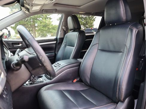 Used 2019 Toyota Highlander XLE AWD/4WD image 38