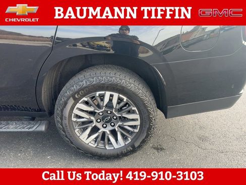 Used 2025 Chevrolet Tahoe Z71 w/ Comfort Package AWD/4WD image 28