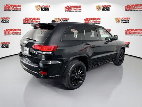 Used 2022 Jeep Grand Cherokee Laredo X AWD/4WD image 17