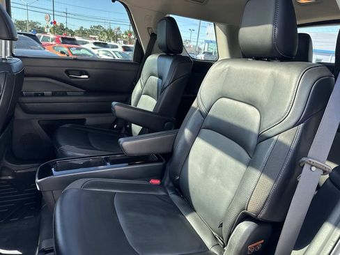 Used 2022 Nissan Pathfinder SL w/ SL Premium Package image 16